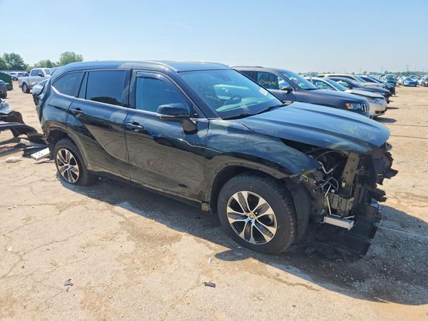 2021 TOYOTA HIGHLANDER XLE Nav
