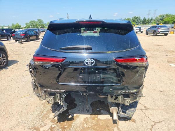 2021 TOYOTA HIGHLANDER XLE Nav