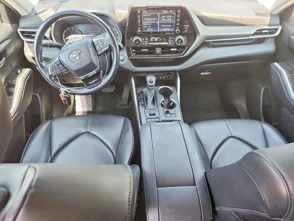2021 TOYOTA HIGHLANDER XLE Nav