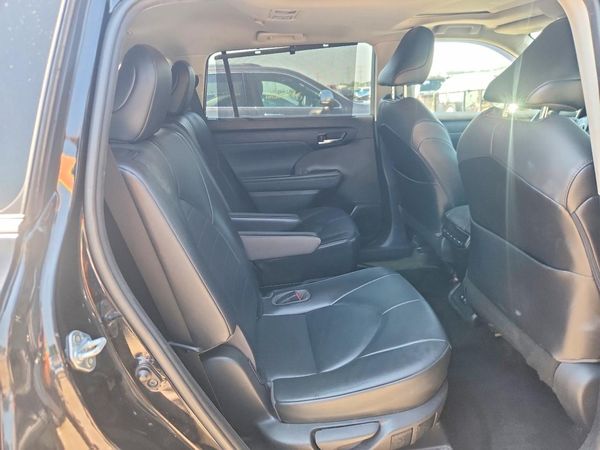 2021 TOYOTA HIGHLANDER XLE Nav