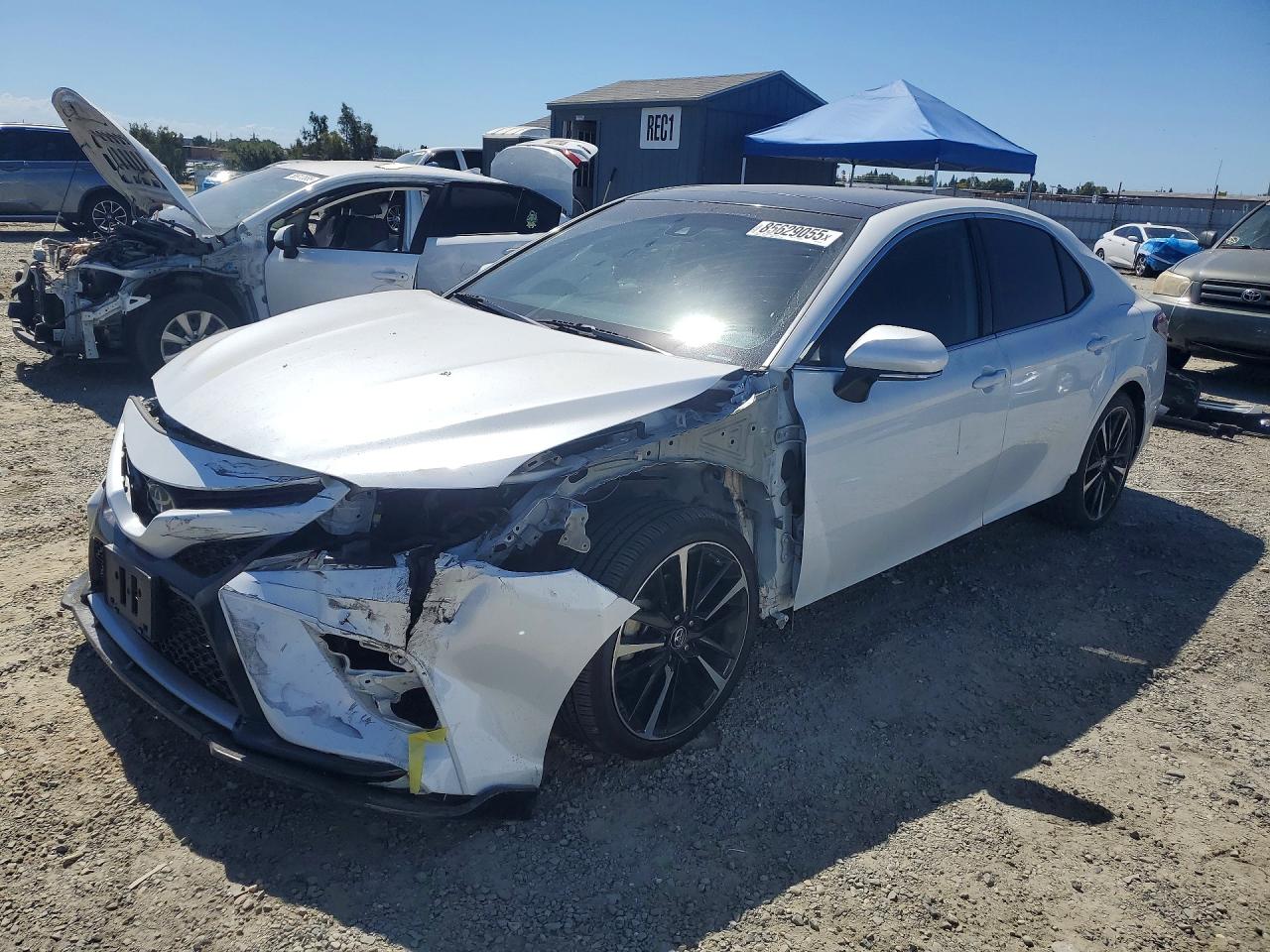 2019 TOYOTA CAMRY XSE — Front 3/4