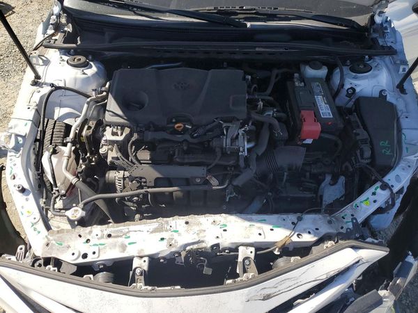 2019 TOYOTA CAMRY XSE — Engine bay
