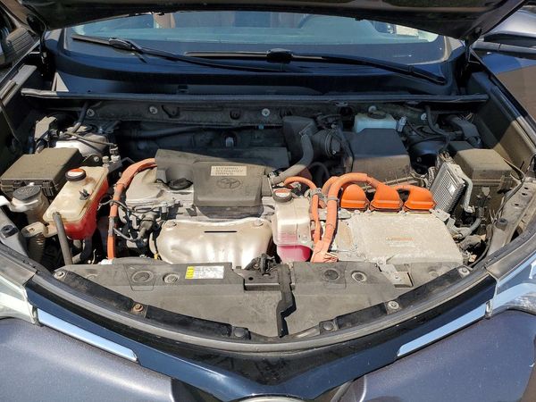 2016 TOYOTA RAV4 Limited (G Grade) — Engine bay