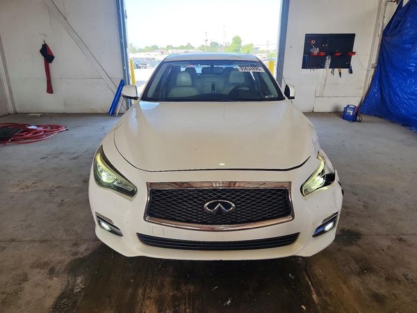 2015 INFINITI Q50