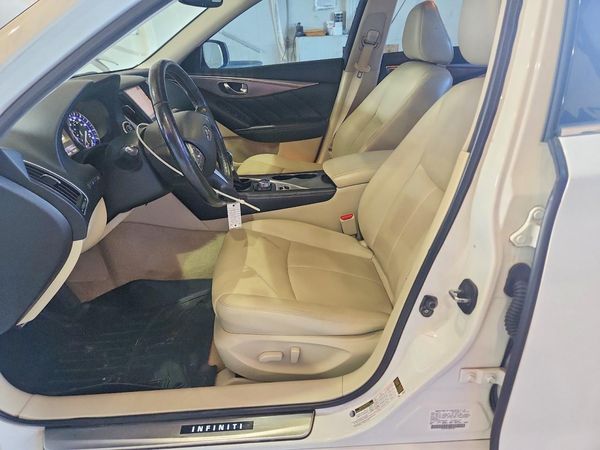 2015 INFINITI Q50