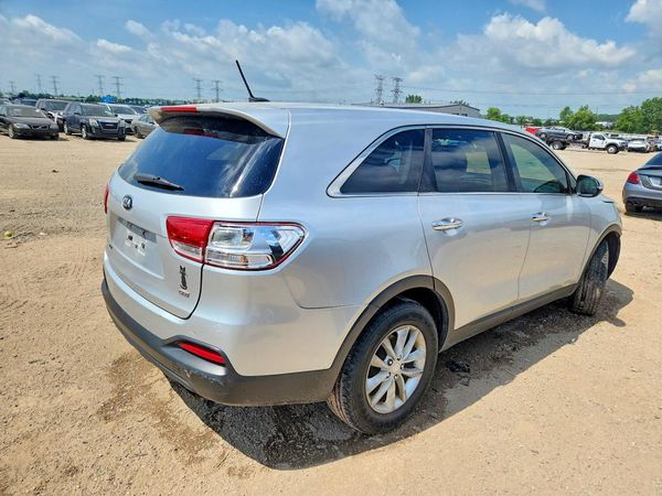 2016 KIA SORENTO L / LX