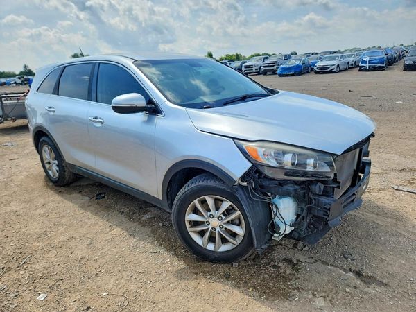 2016 KIA SORENTO L / LX