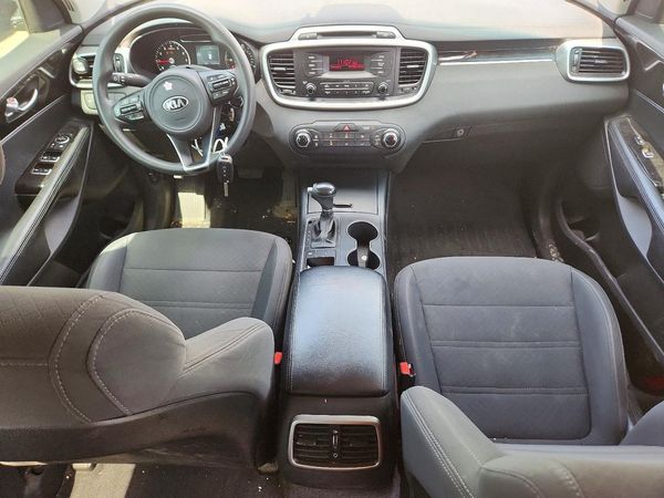 2016 KIA SORENTO L / LX