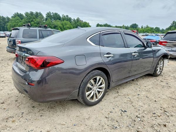 2015 INFINITI Q70