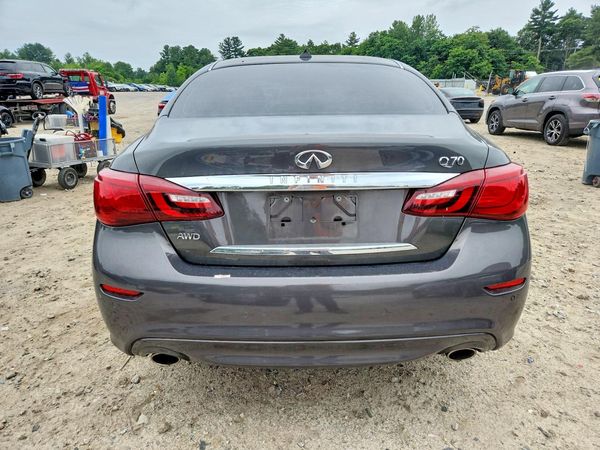 2015 INFINITI Q70