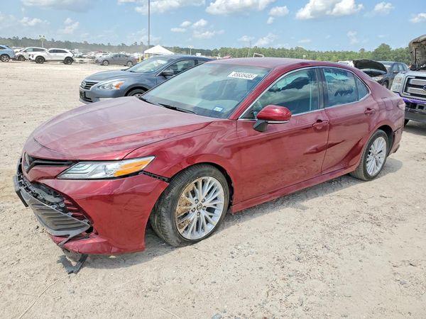 2020 TOYOTA CAMRY XLE