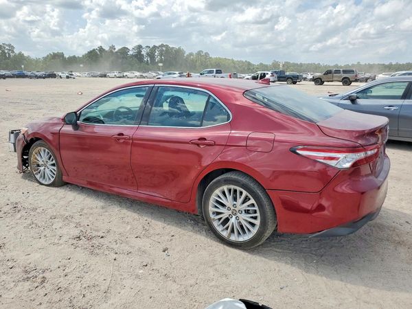 2020 TOYOTA CAMRY XLE
