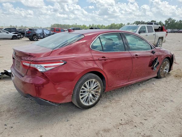 2020 TOYOTA CAMRY XLE