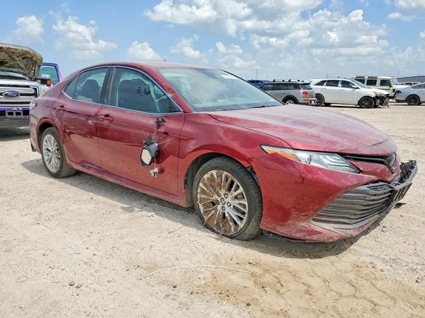 2020 TOYOTA CAMRY XLE