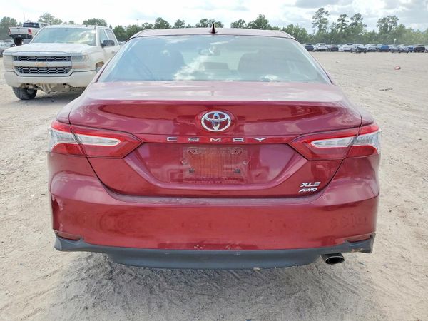 2020 TOYOTA CAMRY XLE