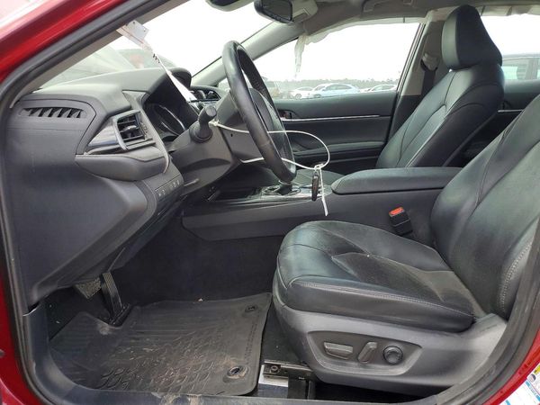 2020 TOYOTA CAMRY XLE