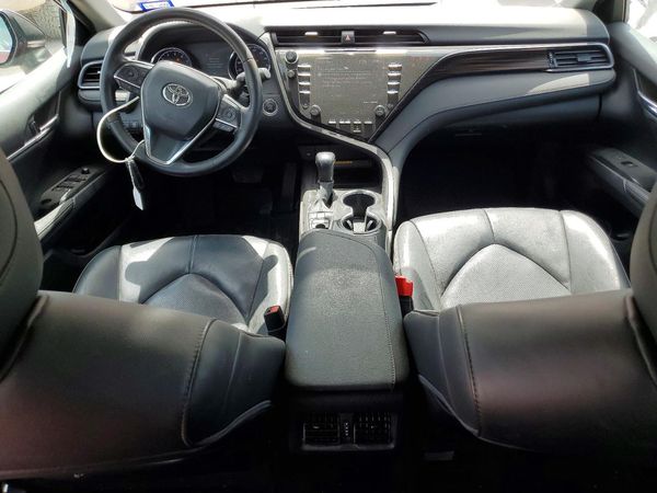 2020 TOYOTA CAMRY XLE