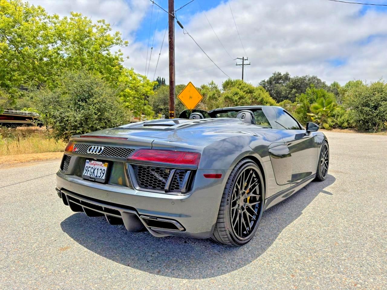 2017 AUDI R8 V10