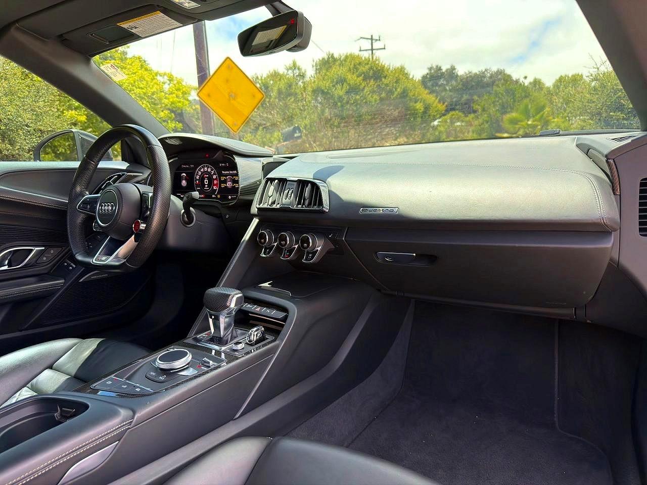2017 AUDI R8 V10