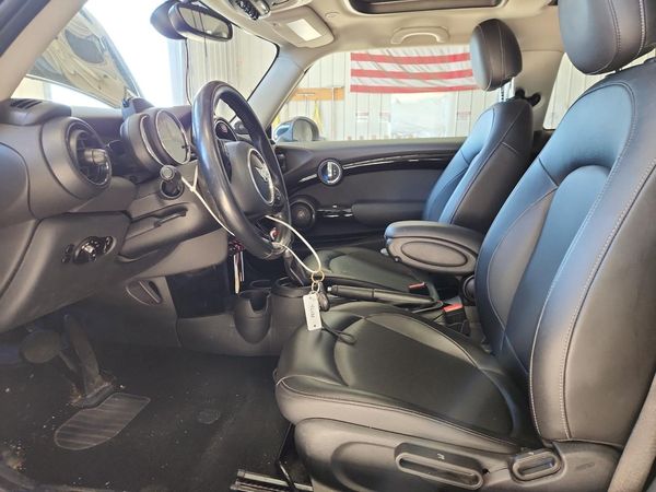 2017 MINI COOPER