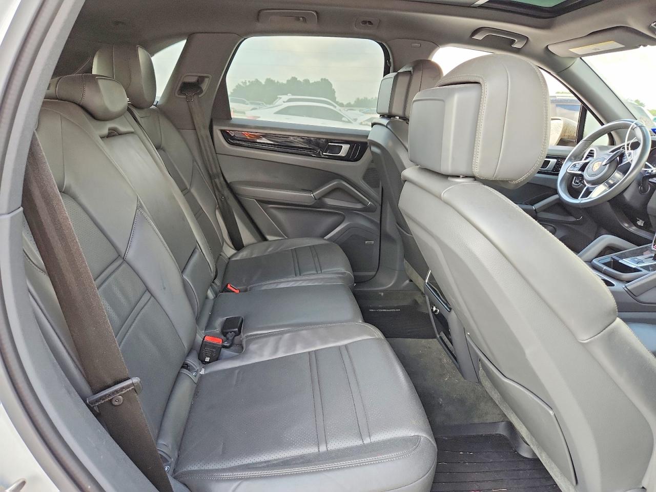2019 PORSCHE CAYENNE
