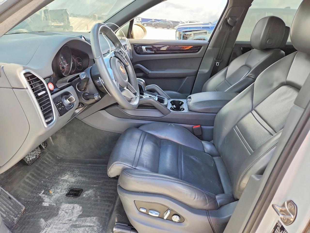 2019 PORSCHE CAYENNE