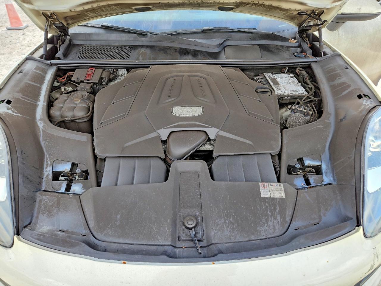 2019 PORSCHE CAYENNE