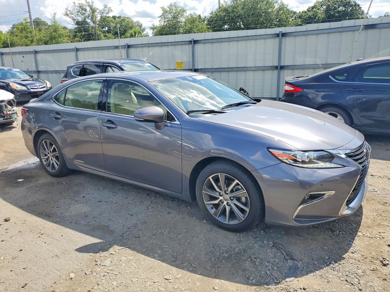 2017 LEXUS ES 300h