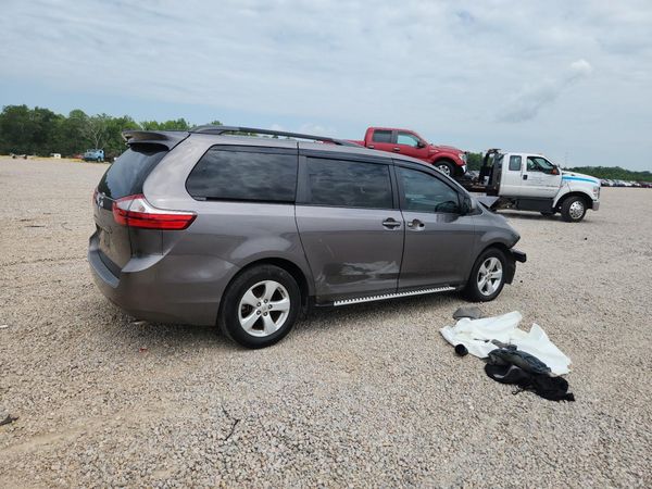 2016 TOYOTA SIENNA