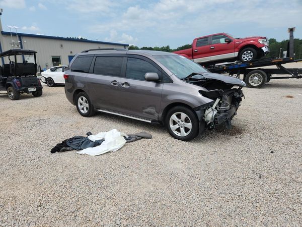 2016 TOYOTA SIENNA