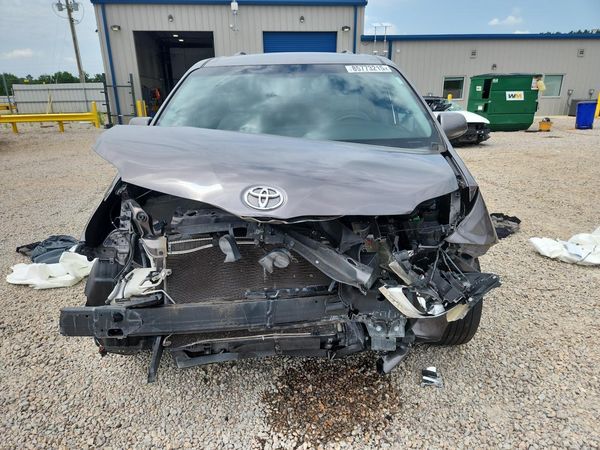 2016 TOYOTA SIENNA