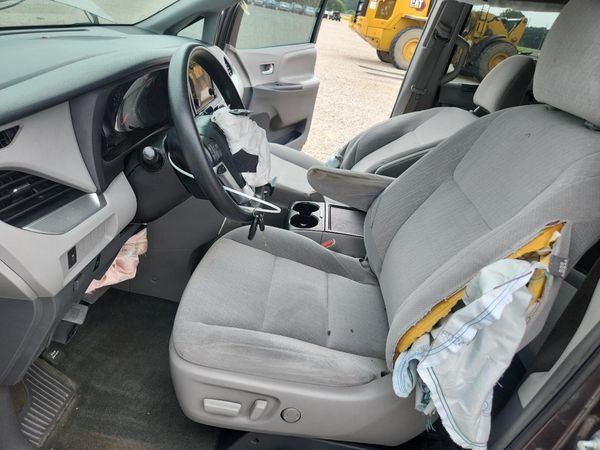 2016 TOYOTA SIENNA