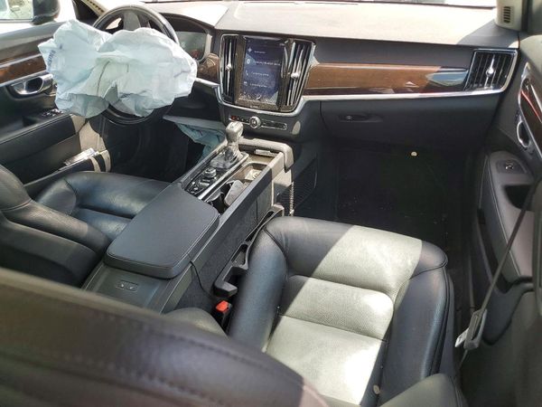 2019 VOLVO S90