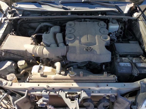 2013 TOYOTA 4RUNNER — Engine bay