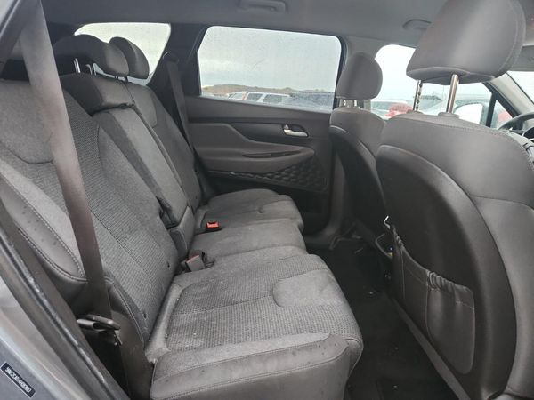 2019 HYUNDAI SANTA FE SE