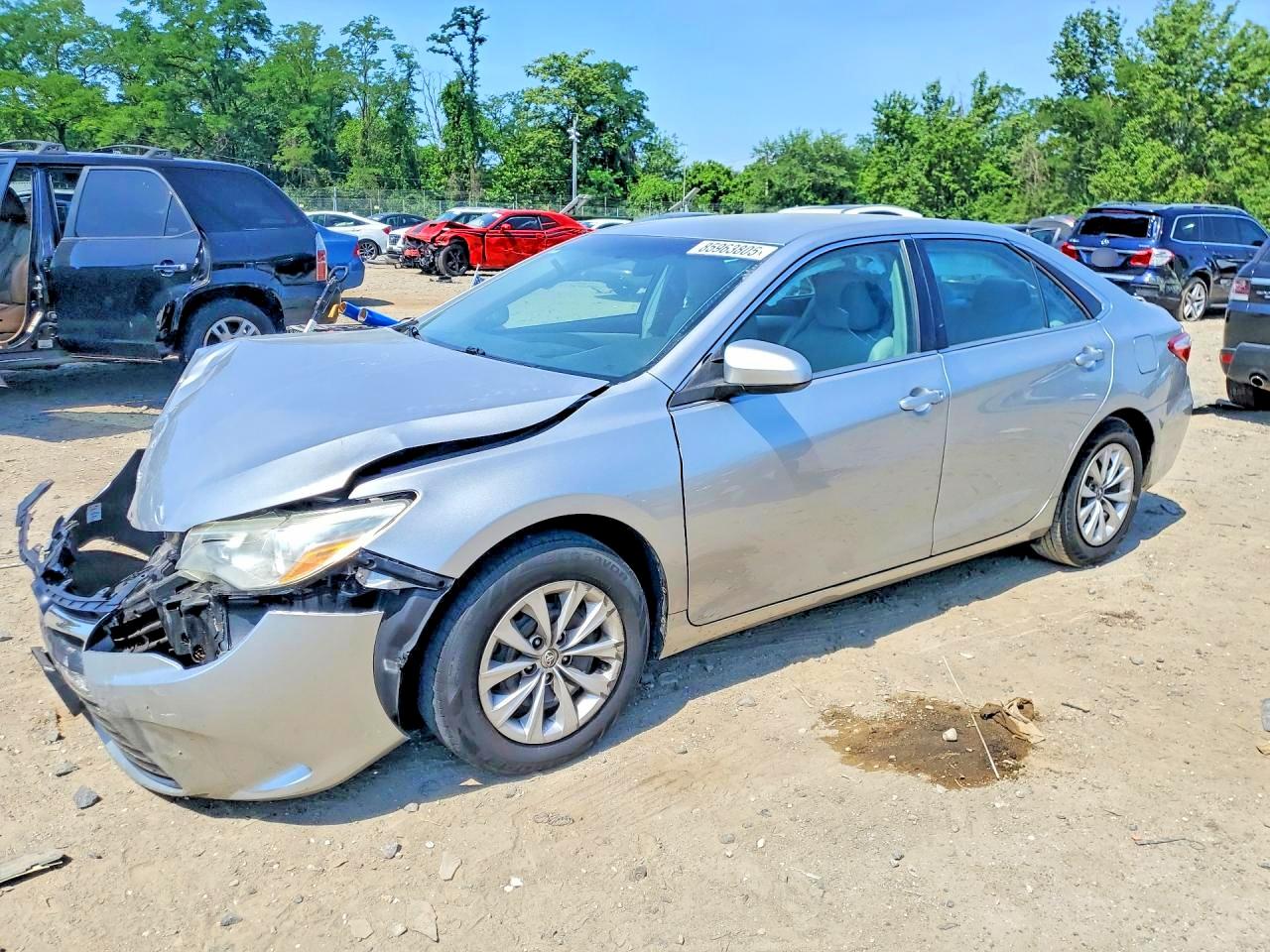 2015 TOYOTA CAMRY — Front 3/4