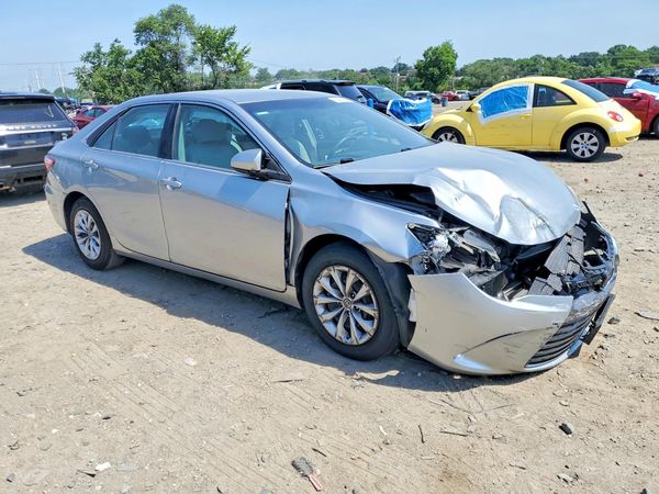 2015 TOYOTA CAMRY — Passenger 3/4