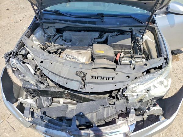 2015 TOYOTA CAMRY — Engine bay