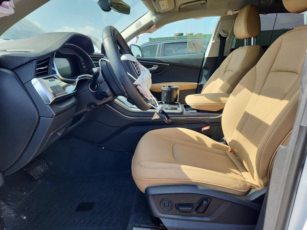 2025 AUDI Q8
