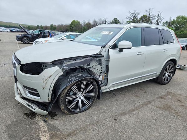 2022 VOLVO XC90