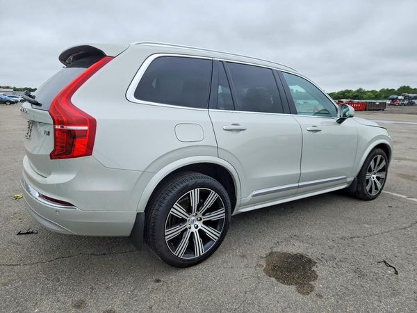 2022 VOLVO XC90