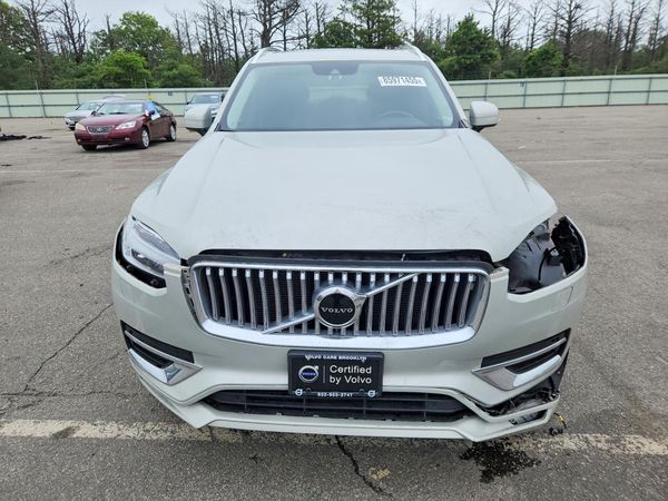 2022 VOLVO XC90