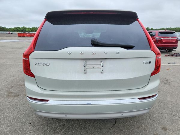 2022 VOLVO XC90