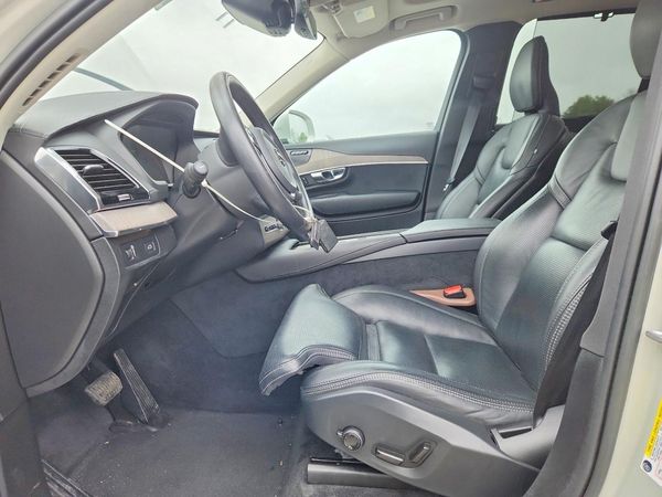 2022 VOLVO XC90