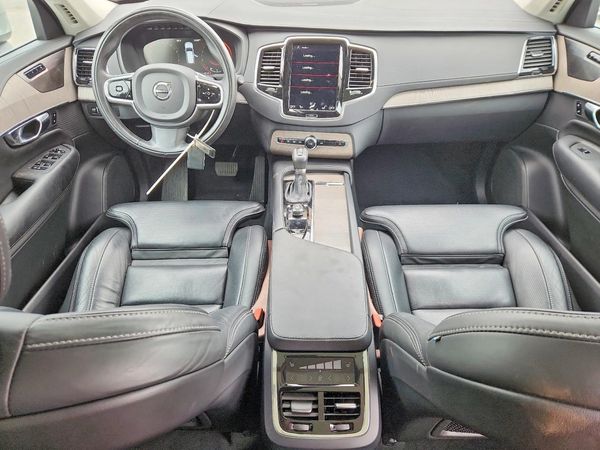 2022 VOLVO XC90