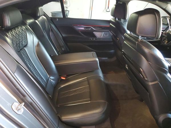 2016 BMW 750 xDrive