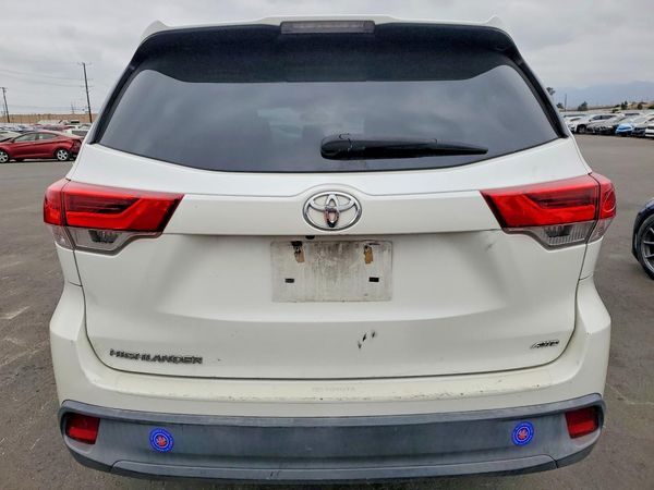 2018 TOYOTA HIGHLANDER LE/LE Plus