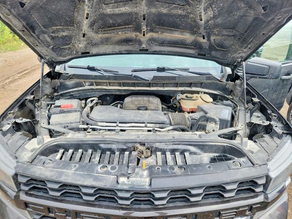 2021 CHEVROLET SILVERADO Custom — Engine bay
