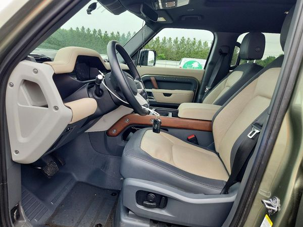2023 LAND ROVER DEFENDER 110 X-Dynamic SE