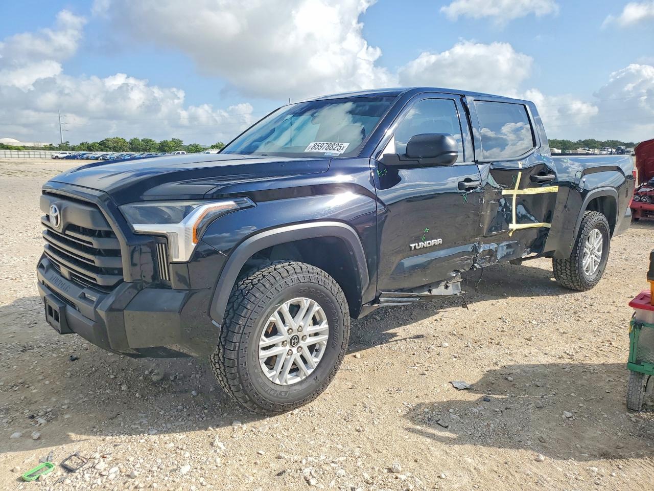 2022 TOYOTA TUNDRA SR5